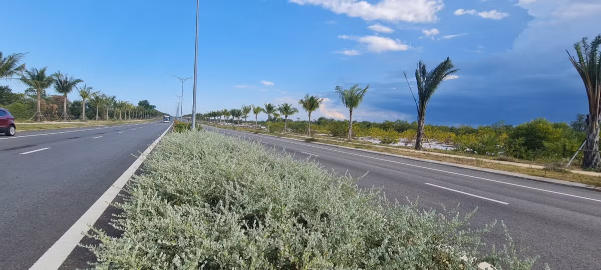  Đường Võ Chí Công là một trong năm tuyến đường trục dọc bắc nam trọng điểm đi qua Quảng Nam, sau quốc lộ 1A, cao tốc Đà Nẵng - Quảng Ngãi, Đông Trường Sơn và đường Hồ Chí Minh.