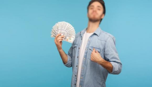 Nguoi khon ngoan luon biet tu giau minh, chi ke ngoc moi khoe khoang-Hinh-2