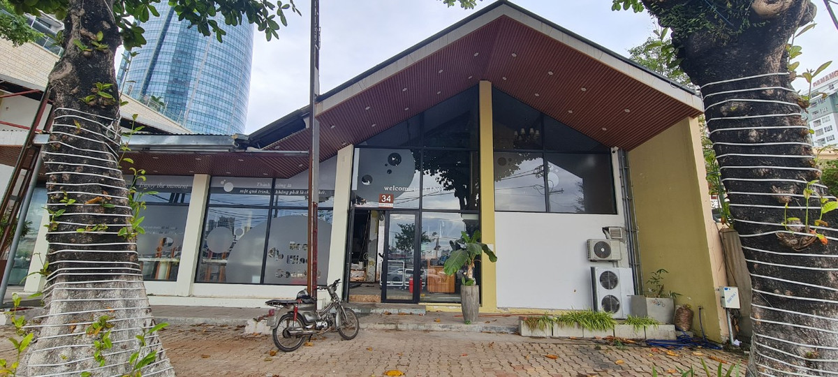 Cơ sở nhà đất tại địa chỉ 34 Bạch Đằng hiện nằm ở vị trí rất đắc địa, ngay trung tâm hành chính thành phố Đà Nẵng.