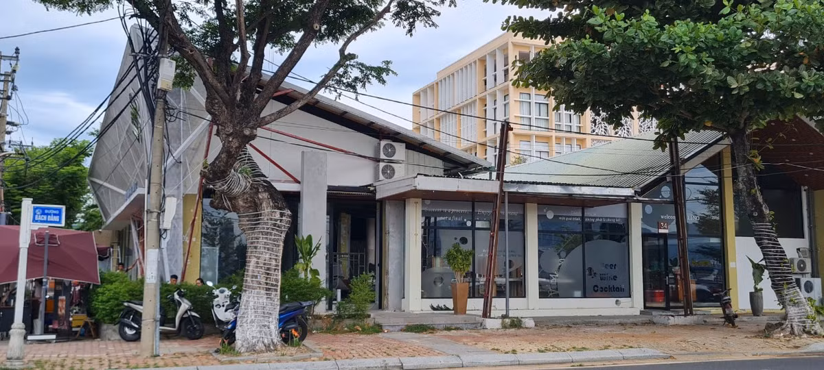 Khu đất 34 Bạch Đằng (diện tích 1.421,7m2) cũng được giao sai quy định khi UBND TP Đà Nẵng vào thời điểm đó xác định giá trị tiền sử dụng đất thấp hơn nhiều so với cơ sở nhà đất có vị trí, diện tích tương tự.