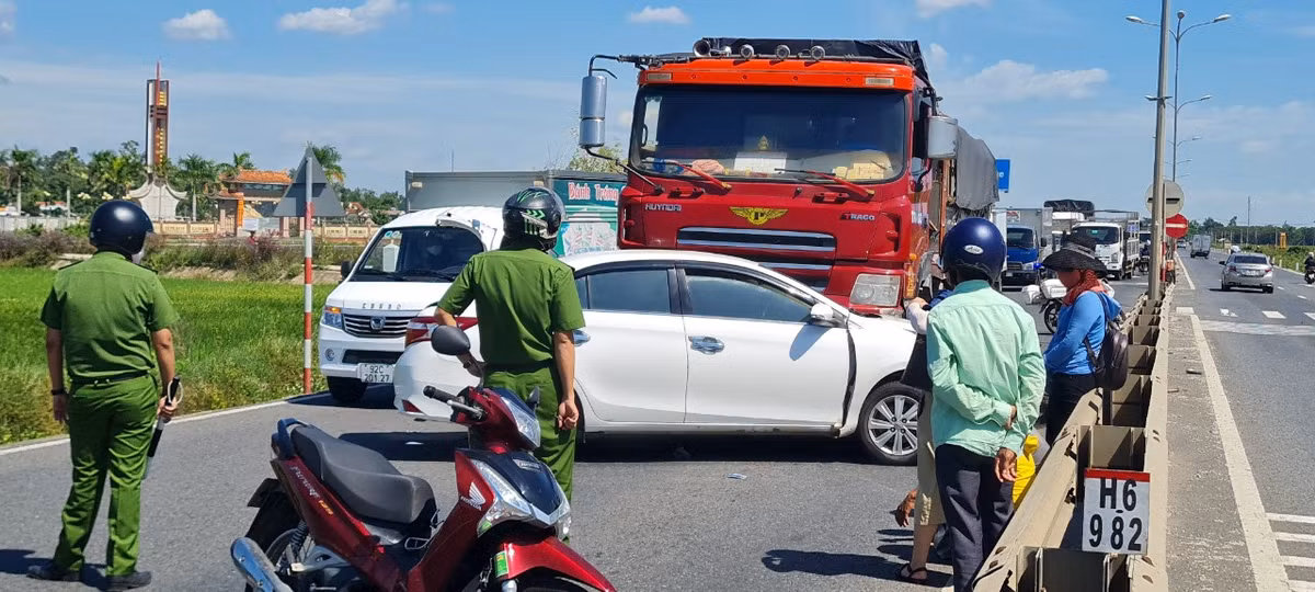 Rất may, vụ tai nạn không gây thiệt hại về người.