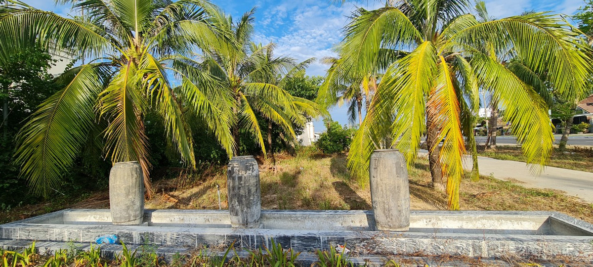  Hội An Golden Sea nằm ở khu "đất vàng" trên con đường tỷ đô nối Đà Nẵng với Hội An, thuộc phường Cẩm An, TP Hội An (Quảng Nam), tiếp giáp với biển An Bàng, một trong những bãi biển đẹp nhất châu Á.