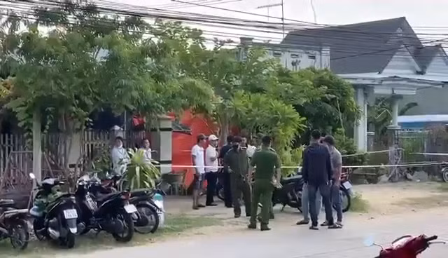 Kết quả khám nghiệm xác định bốn nạn nhân tử vong đều do ngạt khí CO. Tại hiện trường khám nghiệm, Cơ quan điều tra phát hiện và thu giữ một bình khí CO có trọng lượng 40kg cùng với dây dẫn khí.