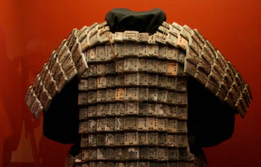 He lo bi mat sau chiec ao giap da trong lang mo Tan Thuy Hoang