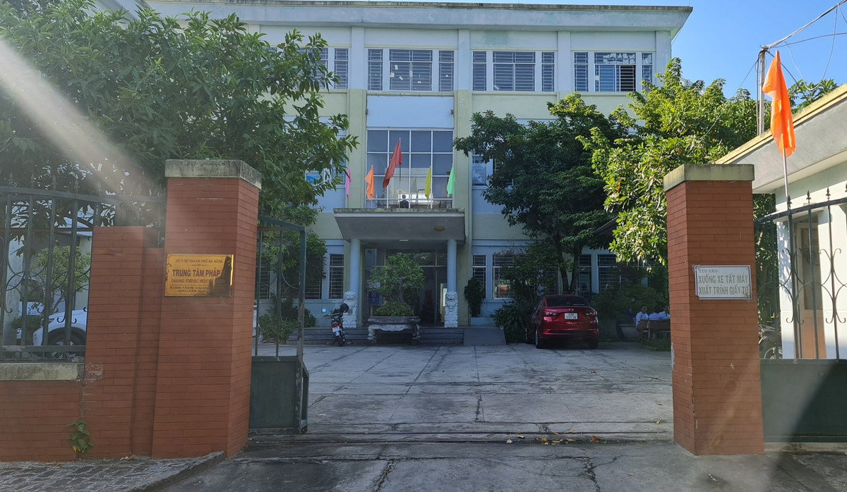 Trước thông tin nhân viên Trung tâm Pháp y Đà Nẵng thu tiền của người nhà nạn nhân tử vong không đúng quy định, ngăn cản xe chở thi thể về, Sở Y tế Đà Nẵng đã vào cuộc, làm việc với các bên liên quan để xác minh, làm rõ.