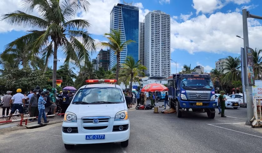 Rạng sáng 8/8, người nhà của nạn nhân H từ Hải Dương vào Đà Nẵng để nhận thi thể đưa về quê mai táng. 