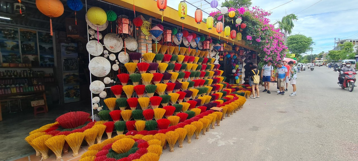 Cùng với đồi Vọng Cảnh, lăng Tự Đức, …, làng hương có tuổi đời hàng trăm năm này đã góp phần gắn kết và tạo nên tuyến du lịch tham quan, trải nghiệm văn hóa, di sản Huế hấp dẫn du khách.