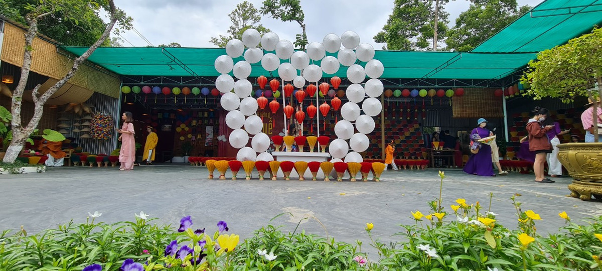 Những năm gần đây, làng hương Thủy Xuân càng trở nên nổi bật trong danh sách các địa điểm du lịch ở Huế.