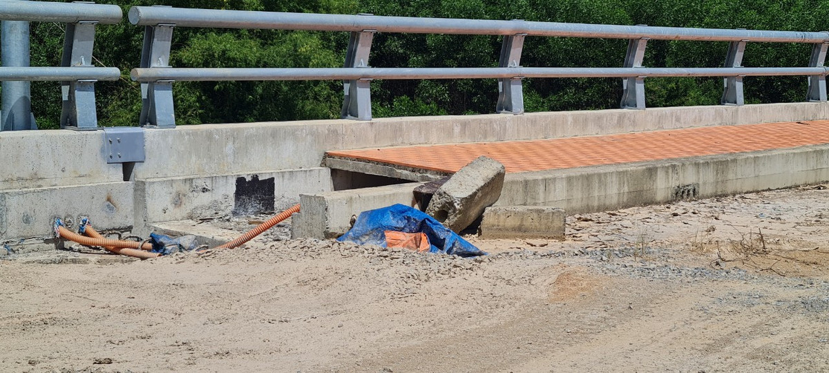 Ngoài ra, năng lực nhà thầu thi công Tổng Công ty xây dựng Công trình giao thông 1 (Cienco1) chưa đáp ứng yêu cầu tại các vị trí đã bàn giao mặt bằng.