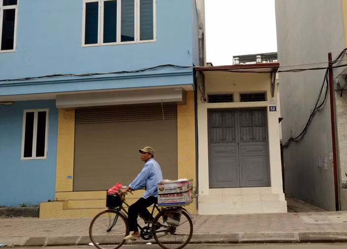 Ngôi nhà một tầng đánh số 52 có chiều rộng chưa đến 2m2.