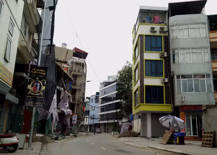 Các ngôi nhà siêu mỏng, siêu méo với đủ hình thù đặc biệt méo mó thi nhau mọc lên.