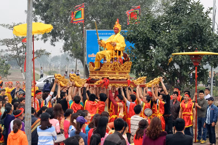 Không khí lễ hội vô cùng sôi động.