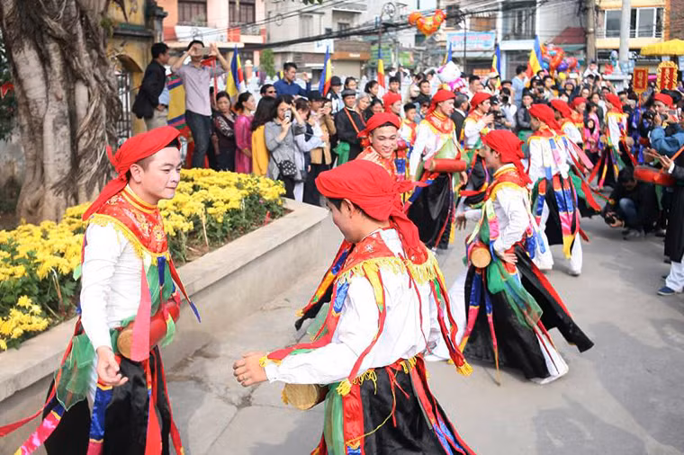 Không khí lễ hội vô cùng sôi động.