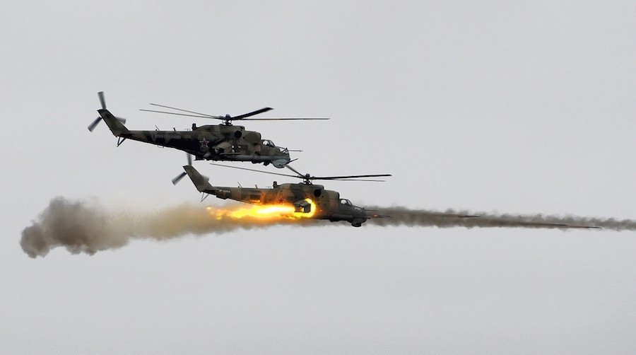 Mi-35 có khả năng sử dụng vũ khí có điều khiển và không điều khiển trong mọi điều kiện thời tiết, có thể hoạt động tấn công ở độ cao 10-25m ban ngày và 50m ở ban đêm trên đất liền hoặc trên sông, biển.