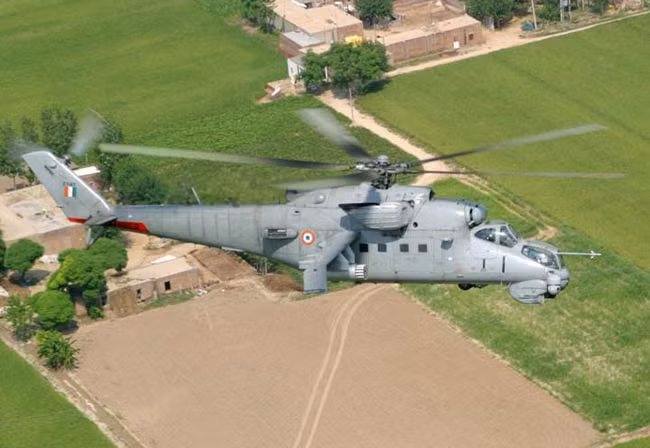 Cũng giống như Mi-24, Mi-35M vẫn giữ lại khoang chở quân có thể vận chuyển 8 binh sĩ hoặc 4 cáng cứu thương khi cần thiết.