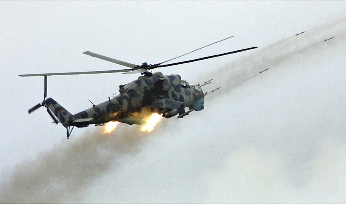 Mi-35 dài 17,50 m; cao 6,5 m; có trọng lượng rỗng là 8.355 kg, trọng lượng cất cánh tối đa là 11.500 kg.