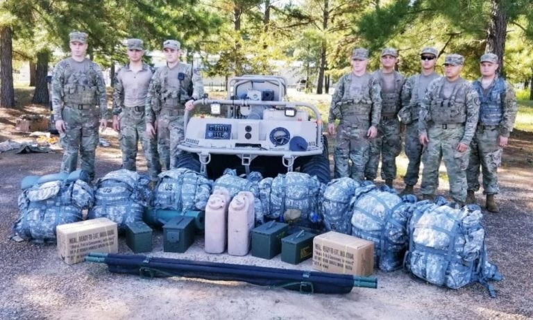 Mỹ đã lựa chọn cả phiên bản robot với 6x6 và 8x8 bánh hơi là phiên bản tiêu chuẩn.