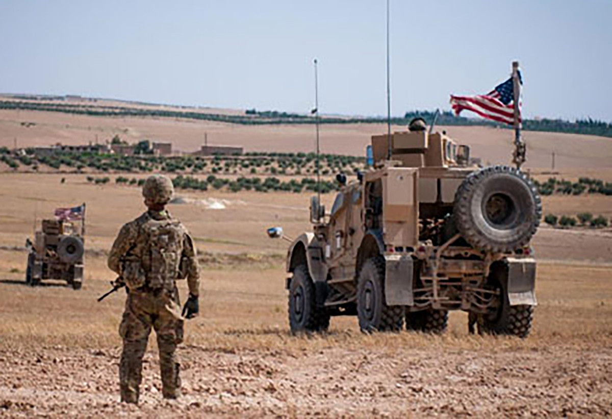 Trong khi đó Mỹ lên tiếng đe dọa sẵn sàng tấn công bất cứ lực lượng nào nếu có ý định tiếp tận mỏ dầu tại Syria.