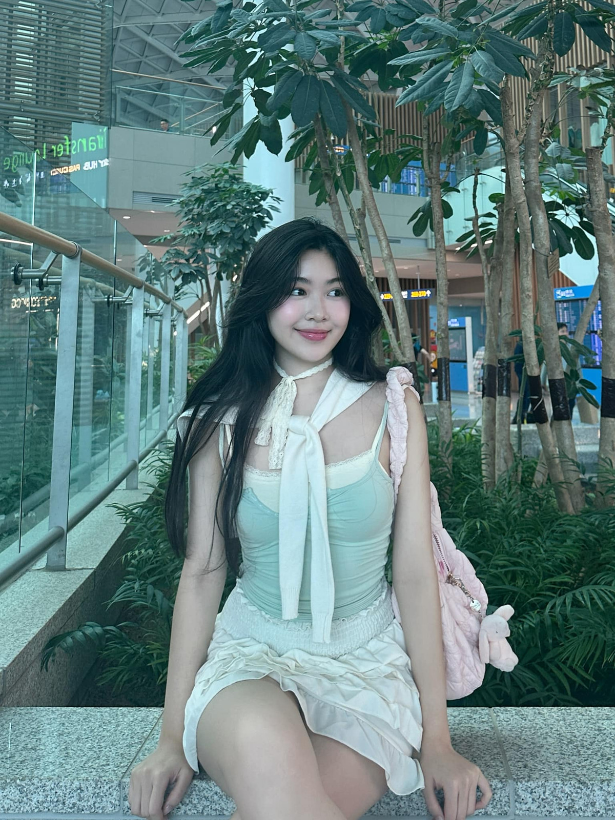 Lọ Lem tên thật là Mai Thảo Linh, sinh năm 2006. Cô nàng sở hữu chiều cao trên 1m7, dù chưa gia nhập showbiz nhưng được công chúng quan tâm nhờ ngoại hình xinh đẹp, tài năng và tính cách ngoan hiền. (Ảnh: IGNV)