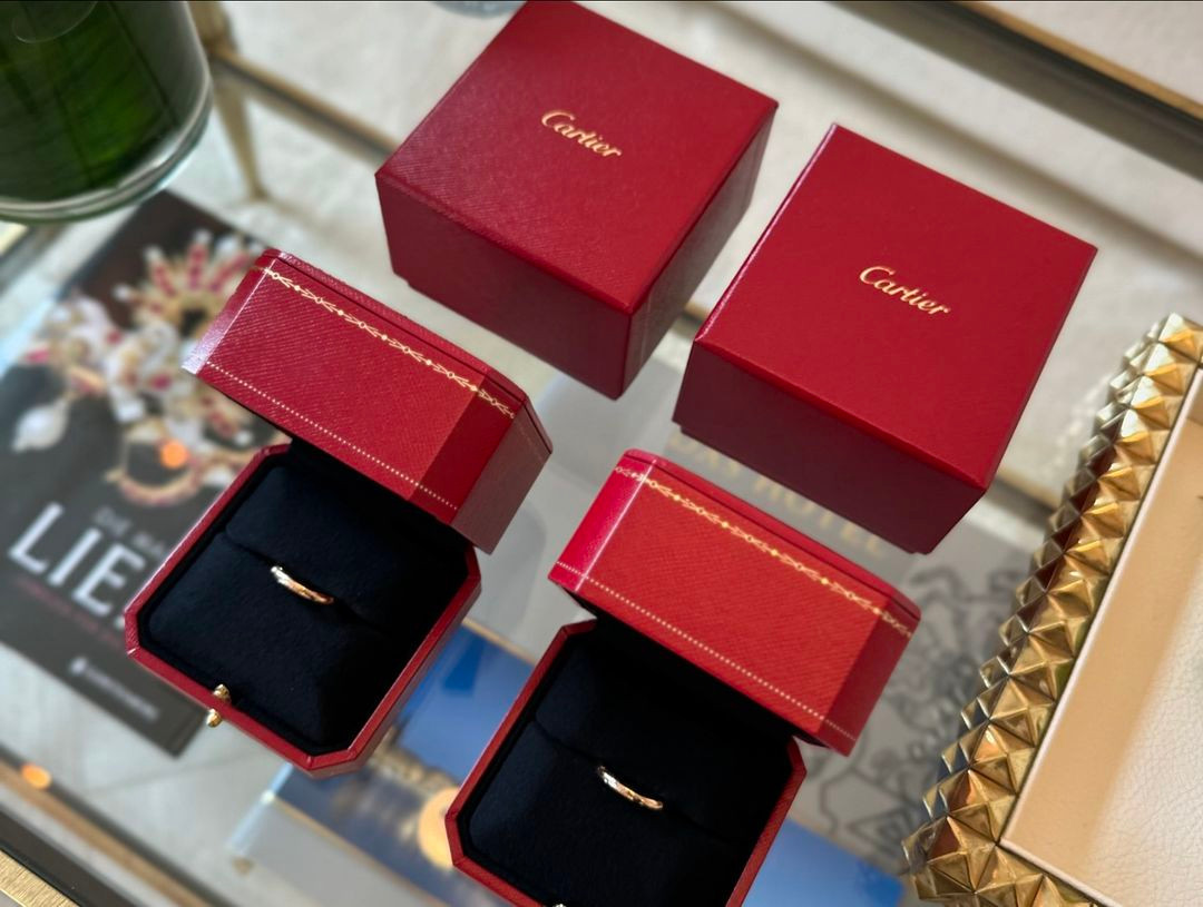 Nhẫn cặp của Thái Công và Huy Phan.