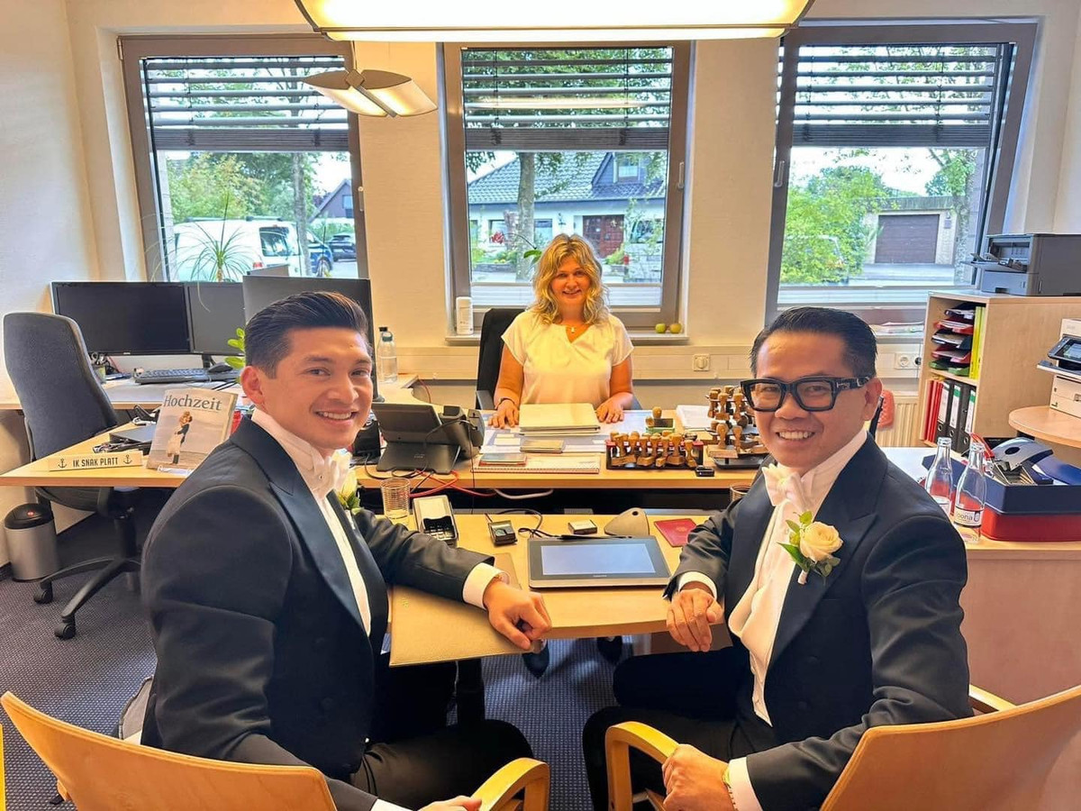 Nhà thiết kế Quách Thái Công sinh năm 1972, là người Đức gốc Việt. Anh từng đoạt nhiều giải thưởng về thiết kế nội thất trên thế giới.