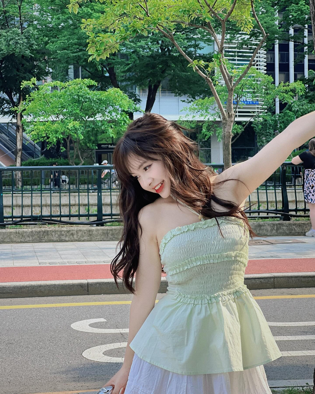 Phương Thảo ấp ủ dự định ra nước ngoài để học về ngành trang điểm rồi về Việt Nam để phát triển sự nghiệp. (Ảnh: FBNV)