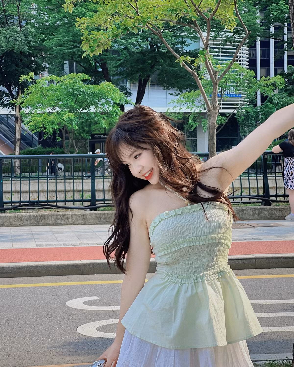 Phương Thảo ấp ủ dự định ra nước ngoài để học về ngành trang điểm rồi về Việt Nam để phát triển sự nghiệp. (Ảnh: FBNV)