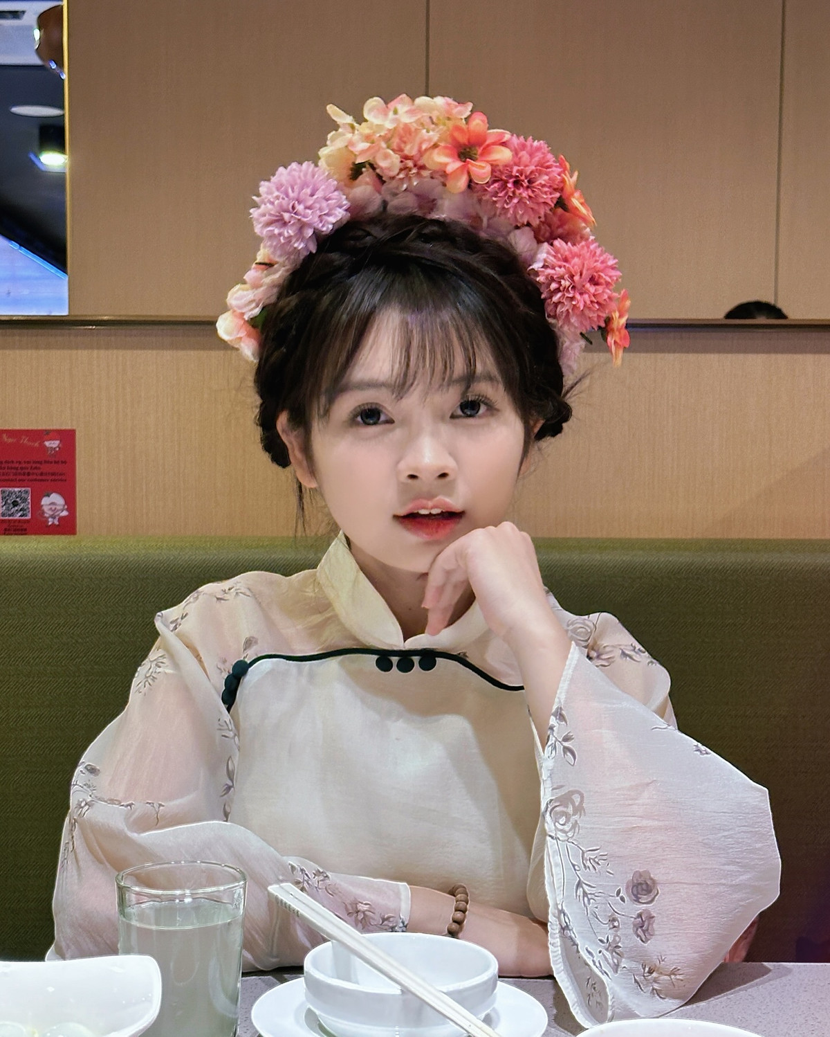 Sở hữu chiều cao khá khiêm tốn, chỉ khoảng 1m50 cùng gương mặt "búng ra sữa", Phương Thảo còn được gọi với danh xưng "yêu quái trẻ mãi không già".