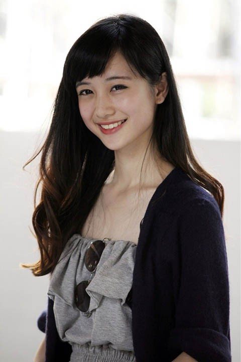 Thuở ấy, vẻ ngoài trong sáng, giản dị của Jun Vũ đốn tim hàng triệu người. Cũng nhờ lợi thế ngoại hình, cô nàng bắt đầu lấn sân lĩnh vực diễn xuất với vai nữ chính trong phim ngắn Mùa Hè Tuổi 17 do B Trần sản xuất.