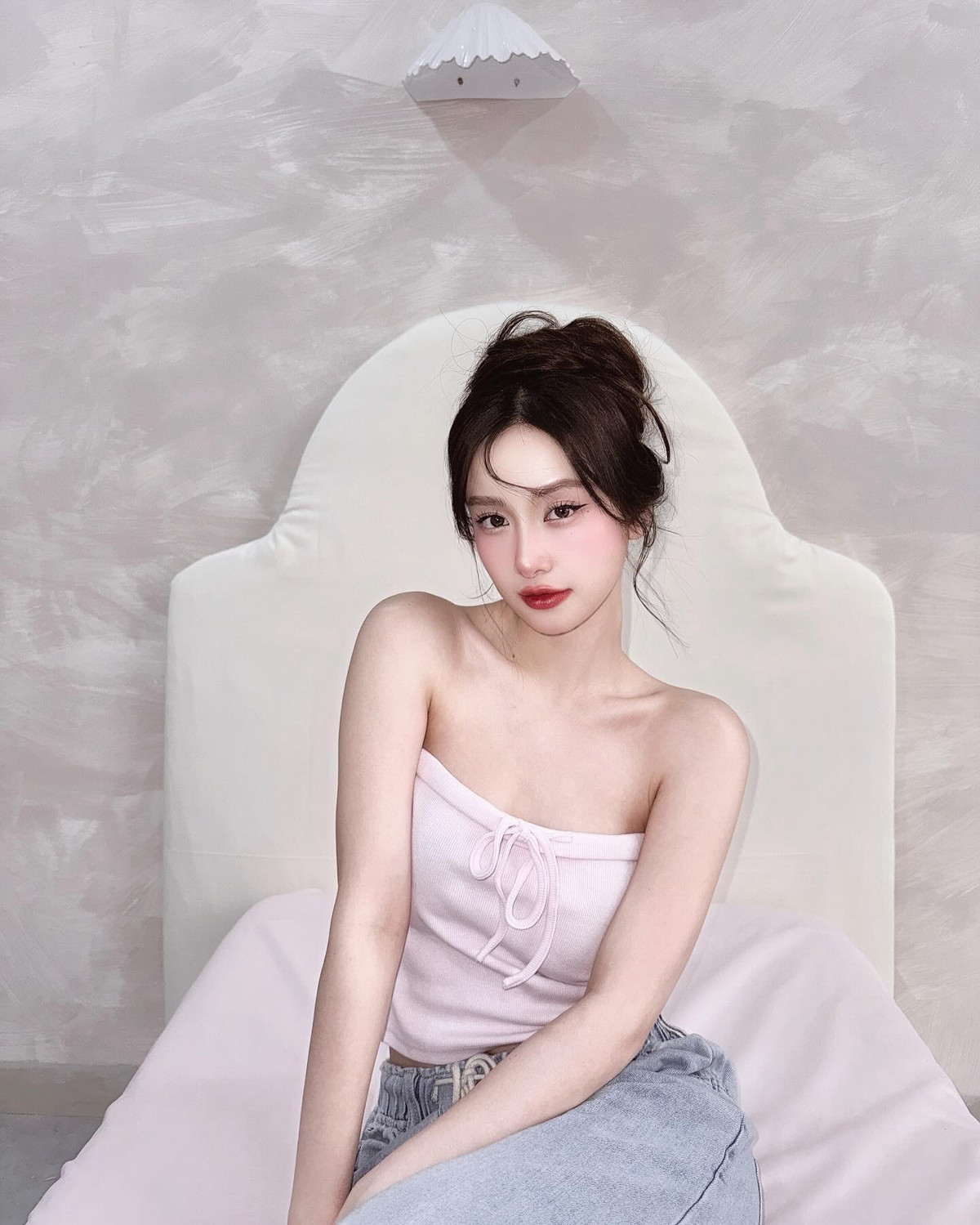 Bên cạnh việc đóng phim, Jun Vũ cũng tích cực tham gia các gameshow, chương trình truyền hình thực tế.