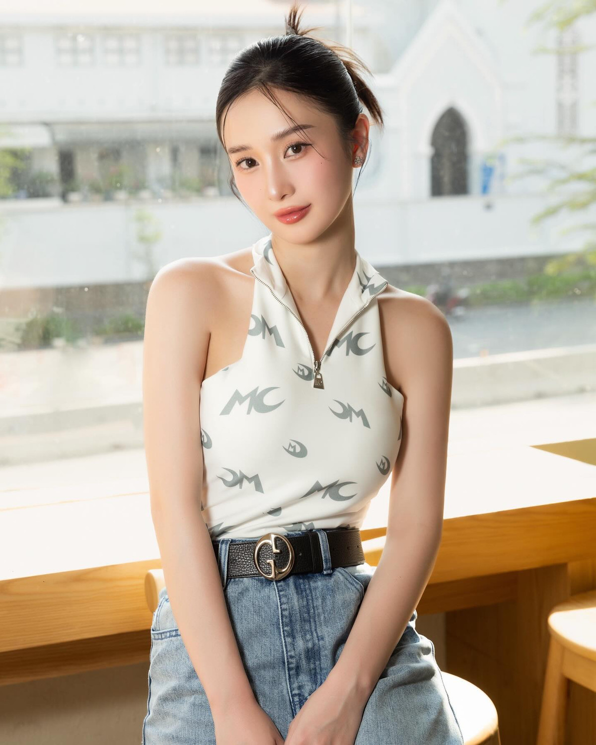 Cô nàng luôn chỉn chu trong mỗi lần xuất hiện trước công chúng. (Ảnh: FBNV)