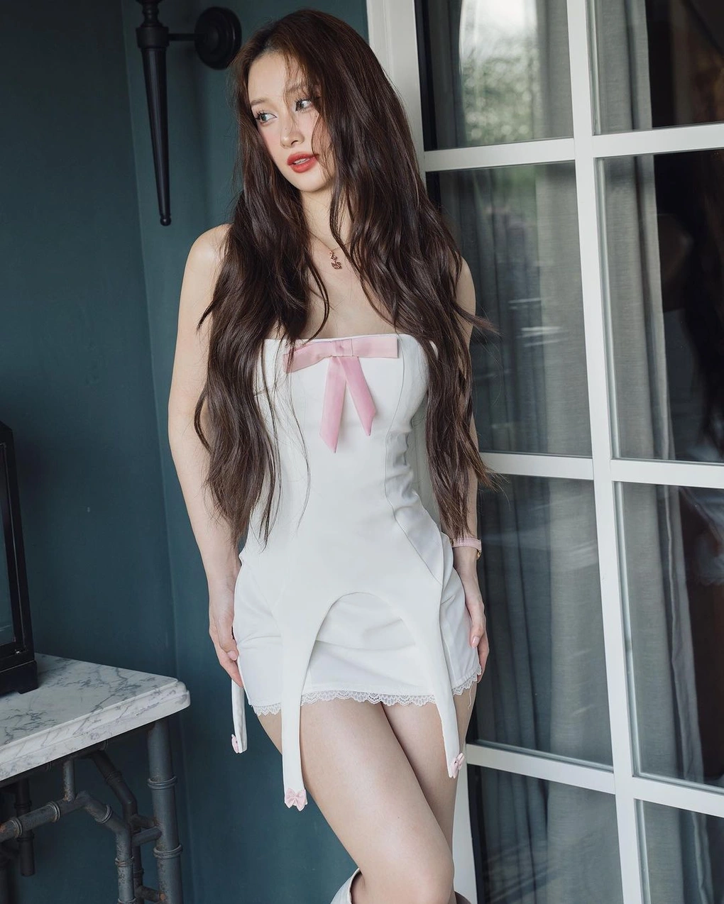 Tên tuổi của nàng hot girl trà sữa được khán giả Việt biết đến nhiều thông qua bộ phim chiếu rạp Tháng Năm Rực Rỡ. Đảm nhận vai Tuyết Anh trong bộ phim của đạo diễn Nguyễn Quang Dũng, Jun Vũ trong phim là nàng hoa khôi với nét đẹp lạnh lùng, trong trẻo.