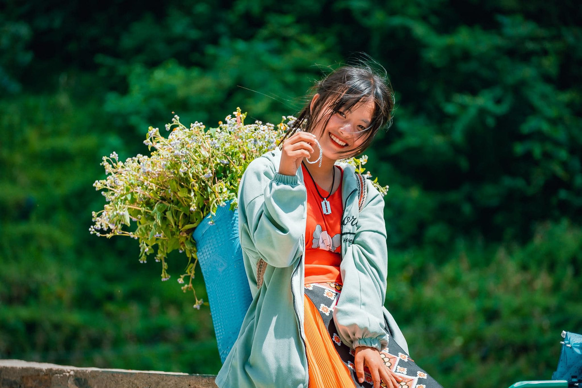 Từ sau khi nổi tiếng hình ảnh lẫn cuộc sống của Mua Thị Dua ngày càng thay đổi.