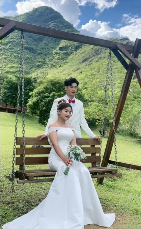 Trước đó, trên trang cá nhân, cả hai thỉnh thoảng đăng tải hình ảnh đôi và nhận được nhiều sự quan tâm của cộng đồng mạng.