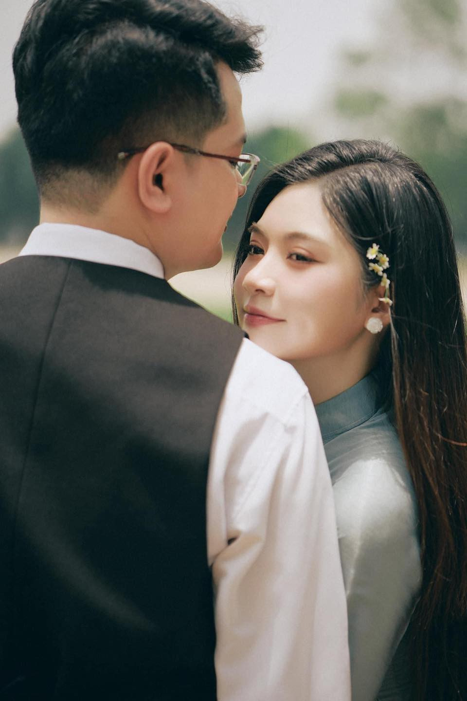 Dù có chuyện tình đẹp đến vậy, cả 2 từng có thời gian "cơm không lành, canh không ngọt" khi tuyên bố chia tay vào một đêm giáng sinh.