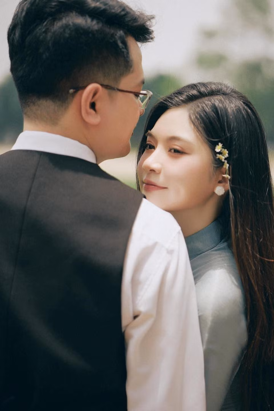 Dù có chuyện tình đẹp đến vậy, cả 2 từng có thời gian "cơm không lành, canh không ngọt" khi tuyên bố chia tay vào một đêm giáng sinh.