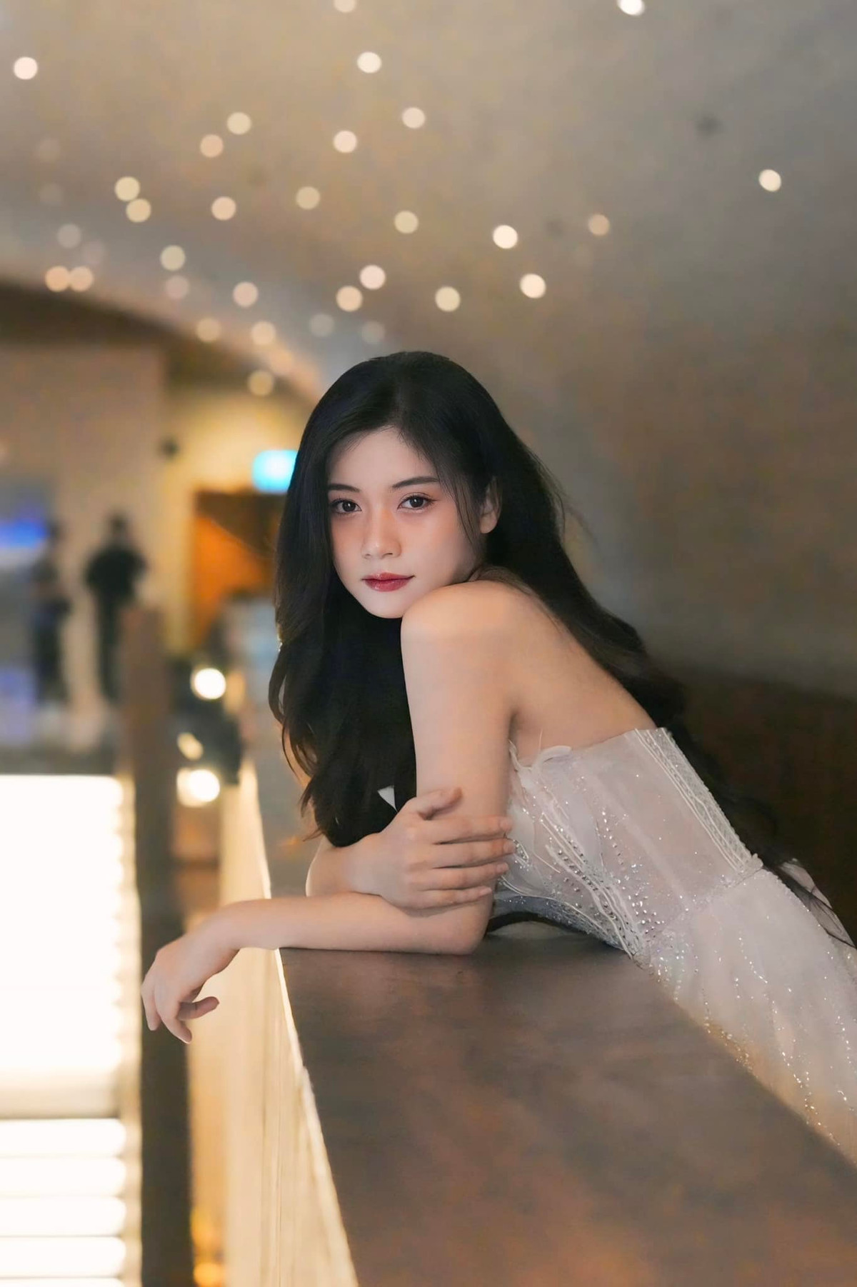 Nguyễn Bùi Nam Phương là hot girl có tiếng trên mạng xã hội. Cô gây ấn tượng bởi vẻ ngoài xinh đẹp và giành một số thành tích trong các cuộc thi nhan sắc.