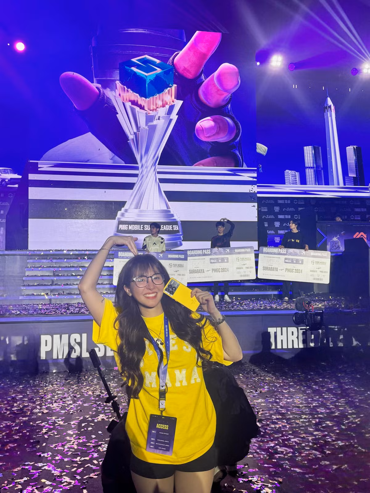 Không biết có phải đúng nhờ buff tinh thần từ vợ sắp cưới hay không, tuyển thủ LeVis cũng đã thi đấu xuất sắc với 10 điểm hạ gục trong ngày thi đấu thứ nhất vòng Finals, giúp D'Xavier thống trị trên BXH. Dù không thể giúp đội lên ngôi nhưng anh chàng này cũng đã hoàn thành tốt phần trình diễn của mình ở 2 ngày còn lại, qua đó nhận luôn danh hiệu FMVP đầy thuyết phục.