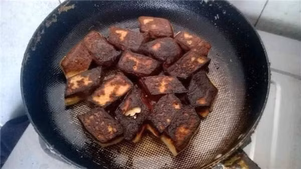 Nấu ăn không phải là sở trường của nhiều người... (Ảnh: Facebook)