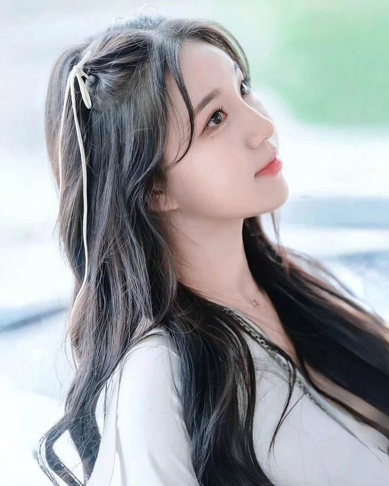 Cô nàng từng tham gia nhiều cuộc thi sắc đẹp và giành vương miện cuộc thi Nữ hoàng đẹp nhất Hàn Quốc năm 2023.