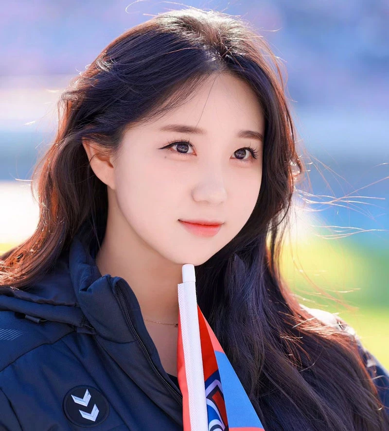 Kim Hyun Young dành thời gian cho nhiều bộ môn để có được vóc dáng như hiện tại bao gồm gym, pilates, các môn thể thao như nhảy, bơi lội, chạy bộ,... (Ảnh: IGNV)