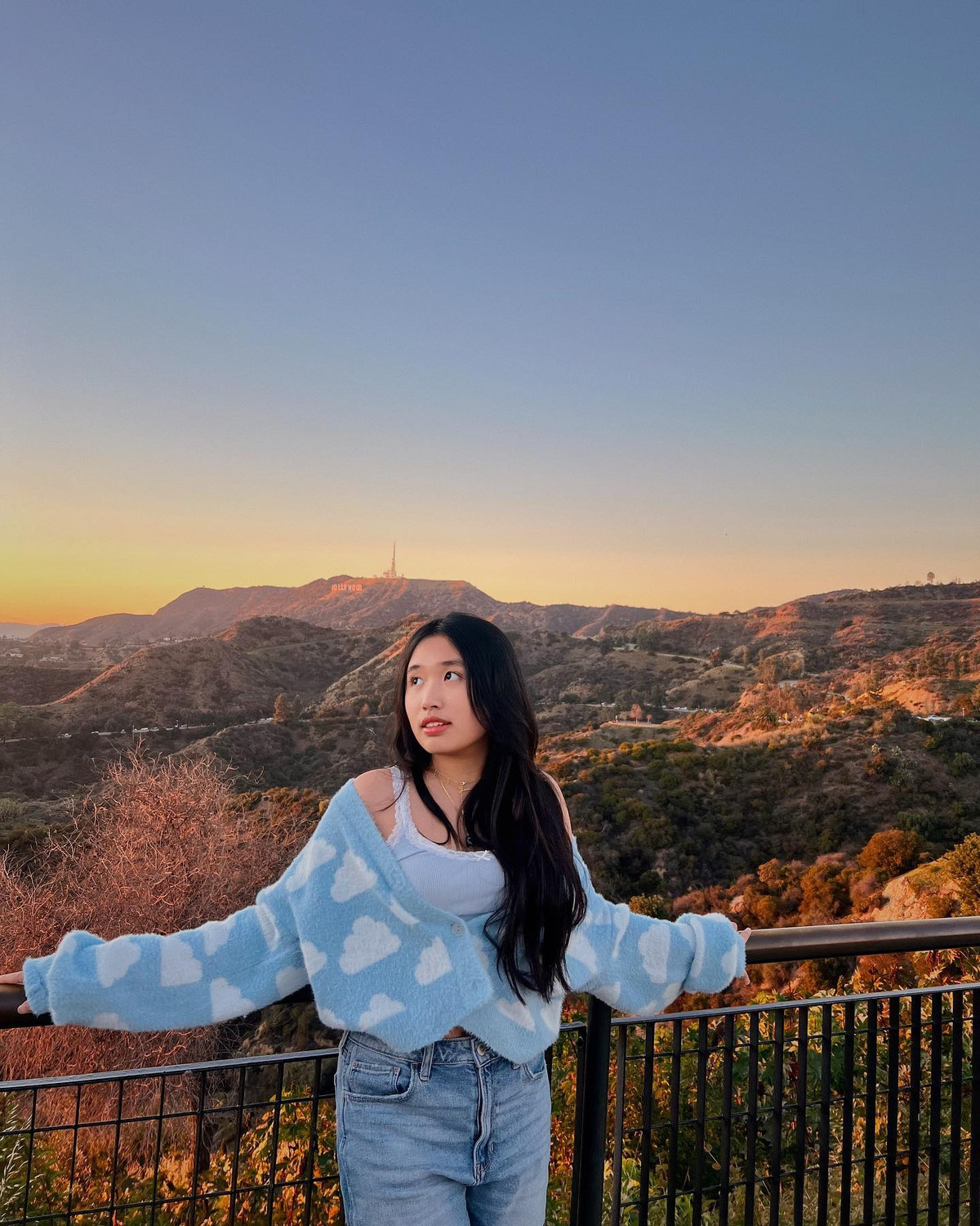 Jenny Huỳnh (sinh năm 2005) là YouTuber &amp; TikToker có lượng người xem khủng tại Việt Nam.