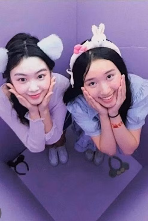 Mà tương tác đầu tiên trên MXH của 2 cô gái đáng yêu được Jenny Huỳnh đăng công khai trên Facebook có 1,9 triệu người theo dõi ngay lập tức nhận về hàng chục nghìn lượt yêu thích.