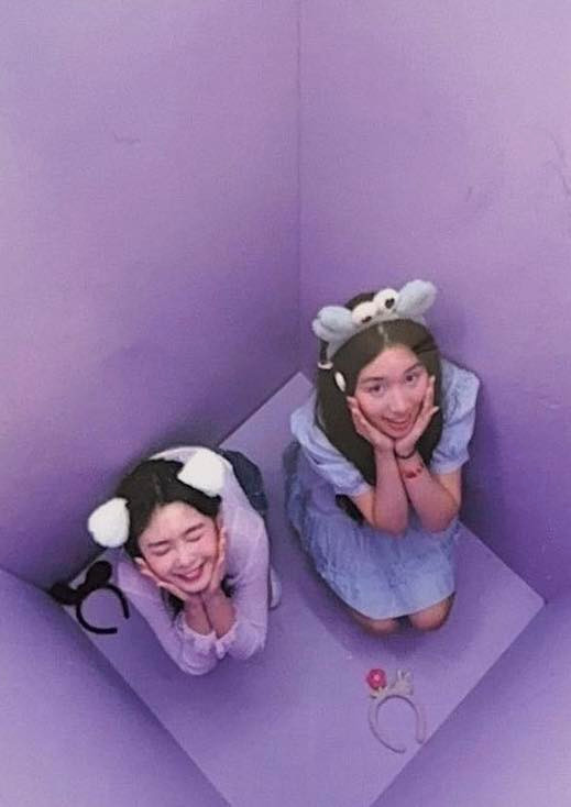 Cả 2 cùng chọn outfit tông màu pastel đáng yêu và nhẹ nhàng trong lần hẹn hò đầu tiên công khai trên MXH.