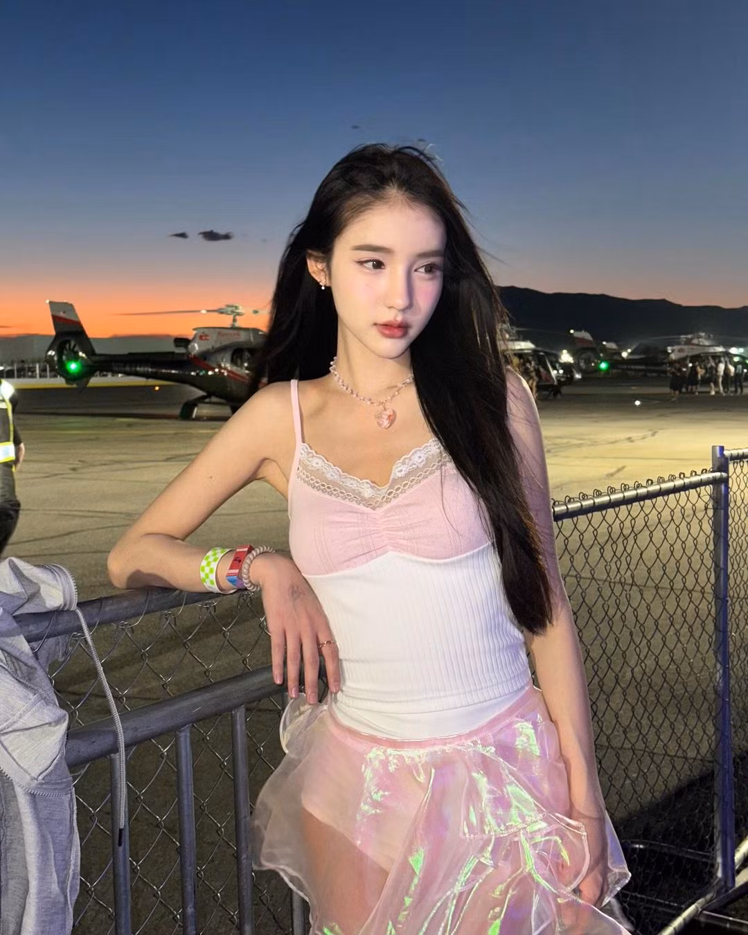 Trong những năm gần đây, Yoshi hoạt động rất năng nổ và chăm chỉ trong showbiz Thái Lan. Thông qua mạng xã hội, thiên thần chuyển giới Thái lan có lượng fan đông đảo trong và ngoài nước. (Ảnh: IGNV)