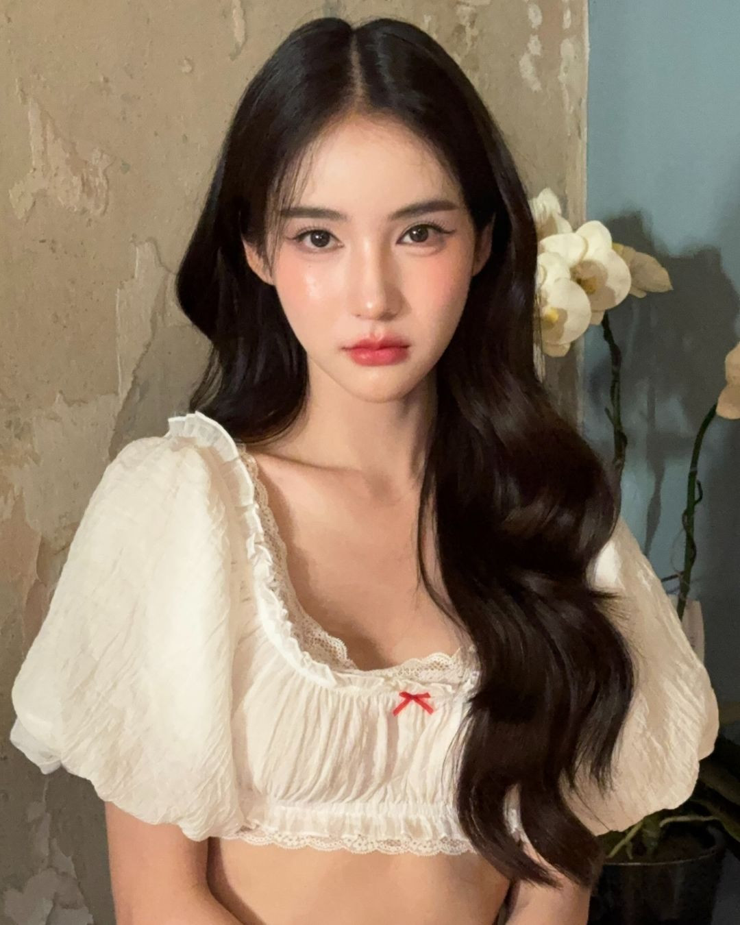 Cô nàng sở hữu vóc dáng mảnh mai.