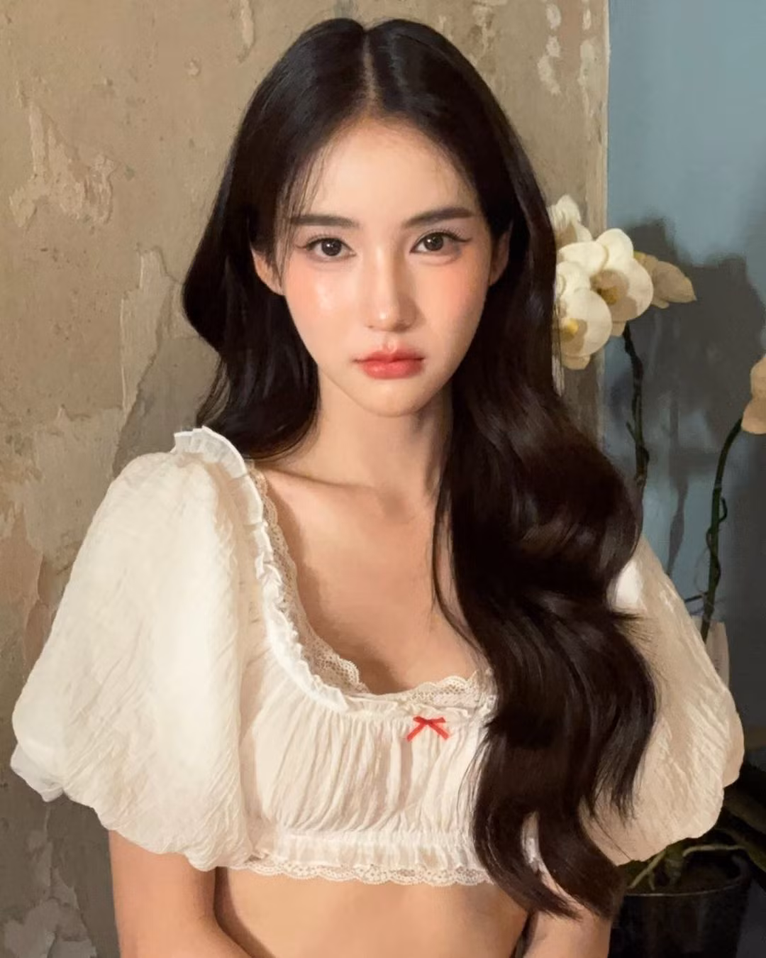 Cô nàng sở hữu vóc dáng mảnh mai.