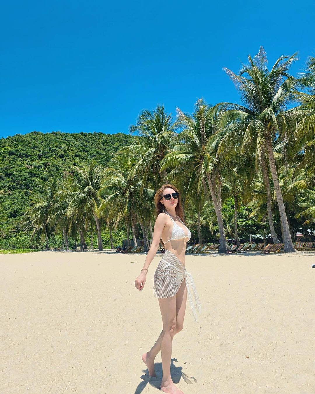 Cô từng đăng quang Nữ sinh Thanh lịch Đại học Văn hóa mở rộng (Miss HUC Open 2011).