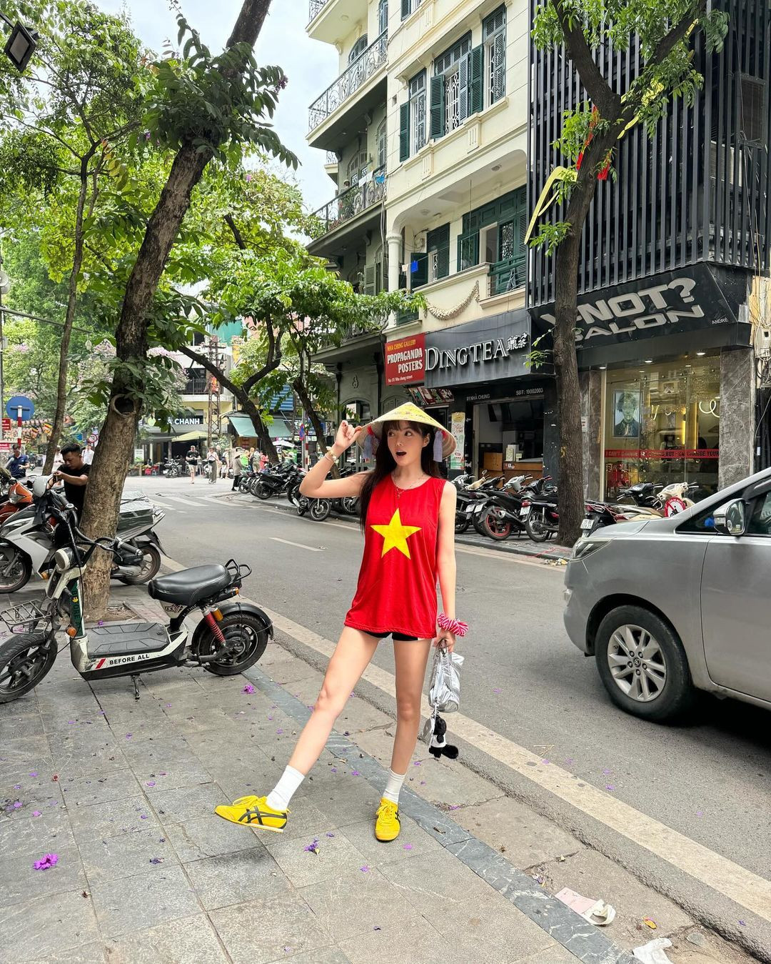 Cô nàng sở hữu thân hình mảnh mai.