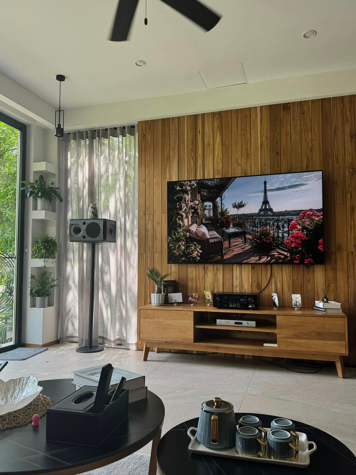 Đôi khi cô nàng cũng đăng tải một góc nhỏ căn nhà.